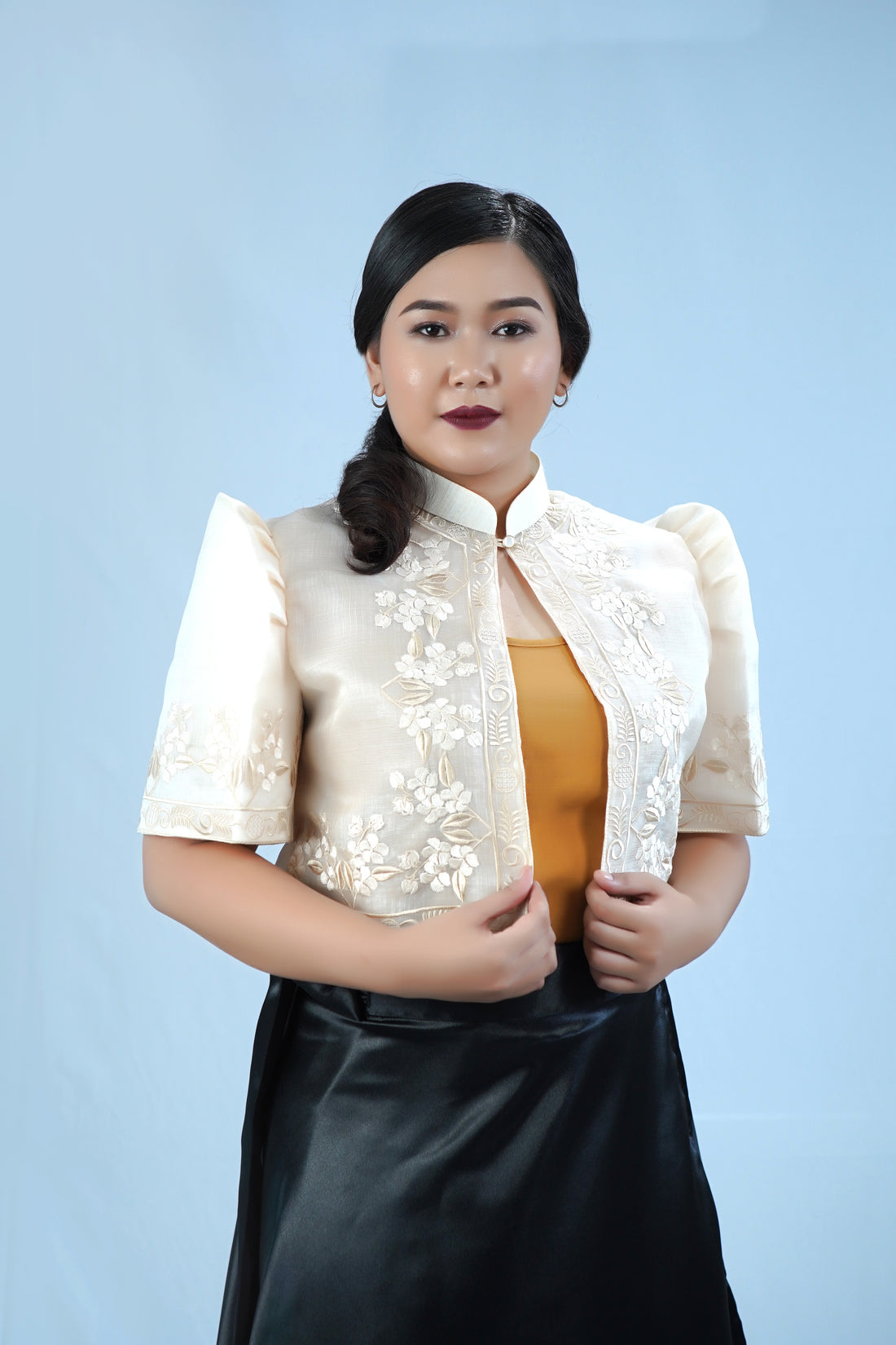 Mestiza Daisy Piña Cocoon