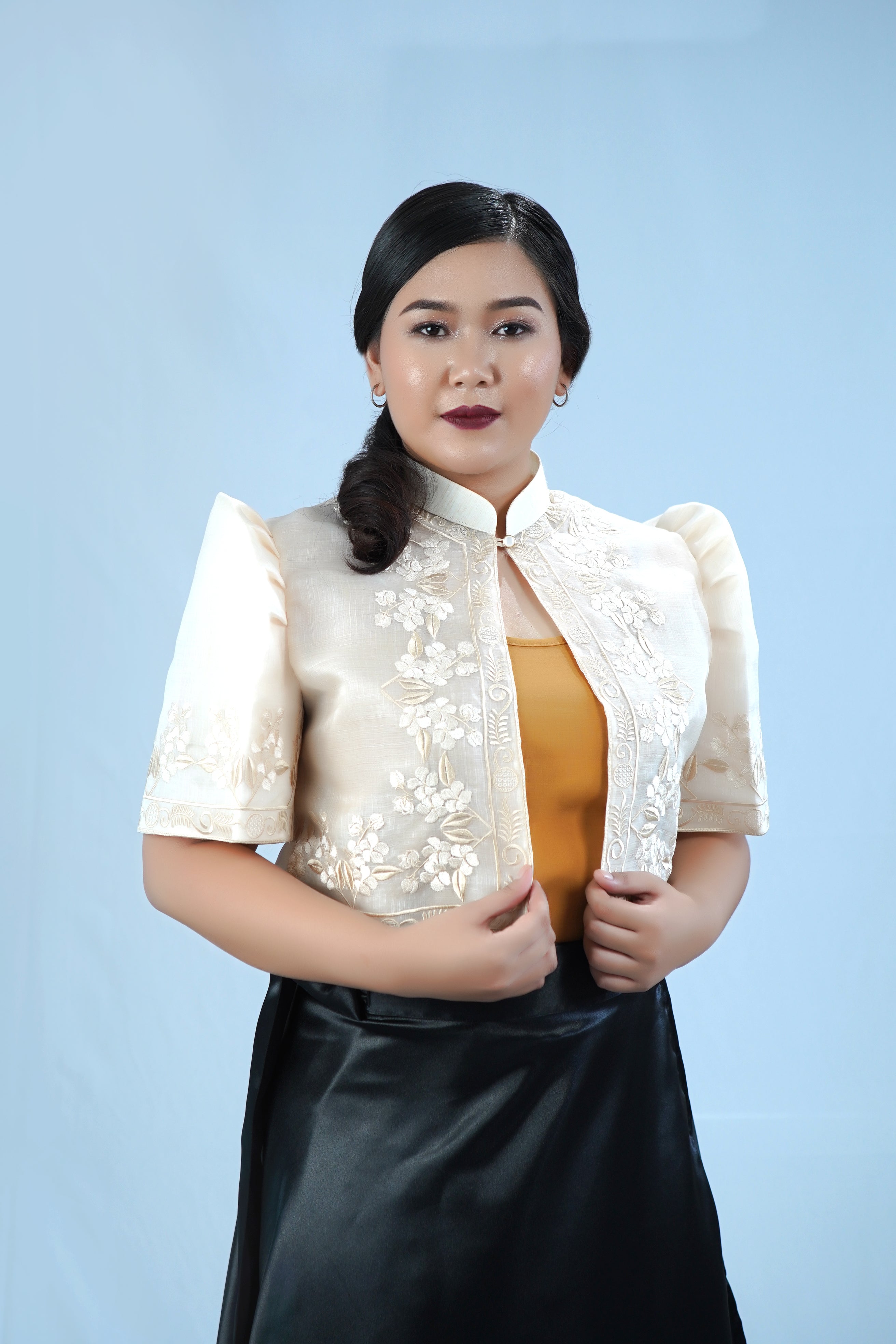 Mestiza Daisy Piña Cocoon